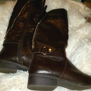 Side zip - up riding boot